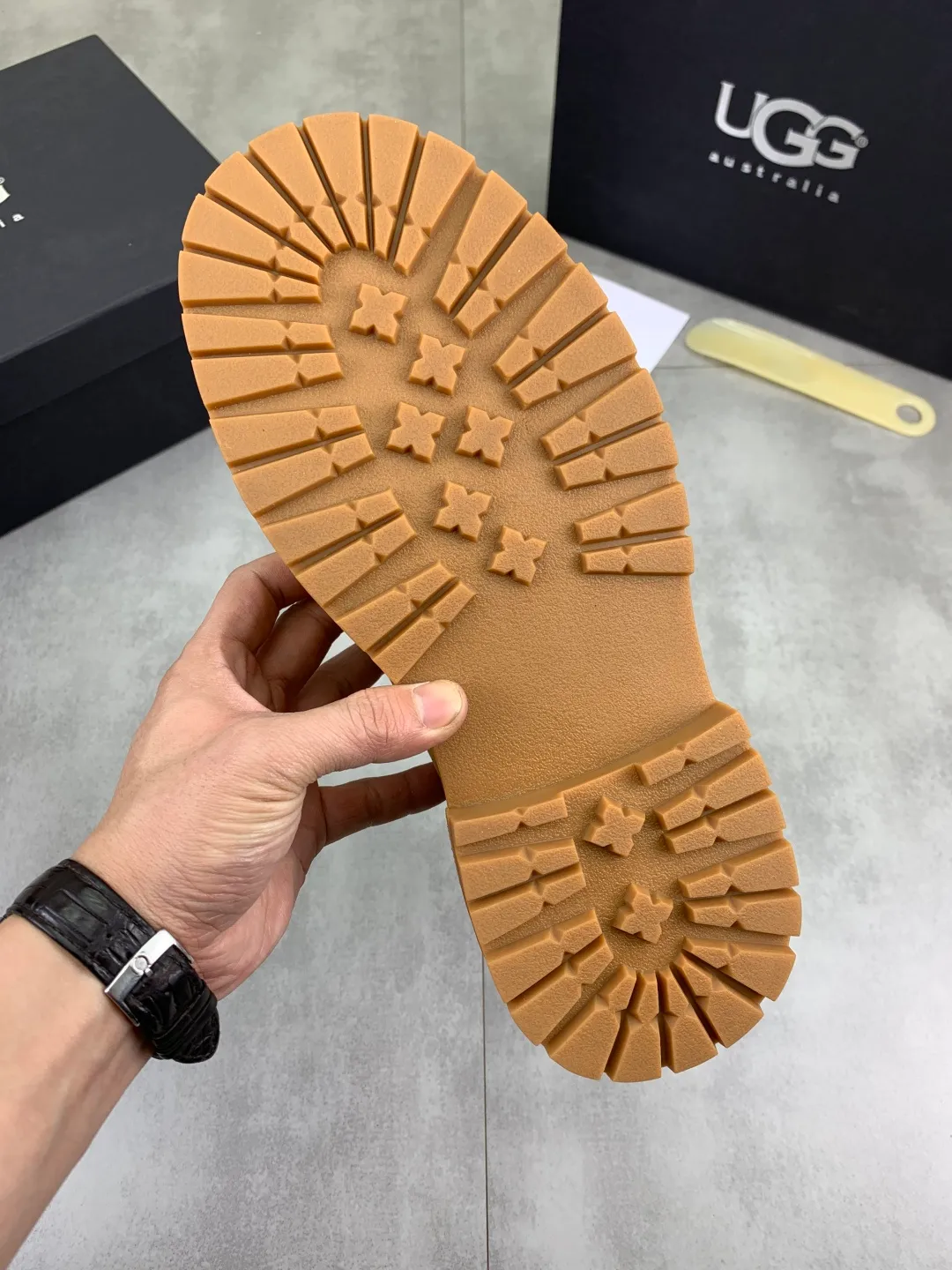 Men's men's shoes 💰P660 New arrival 🆕🆕🆕 IUGGI Men's British retro Martin boots Winter new men's outdoor hiking boots First layer of cowhide on the outside and wool on the inside Comfortable and warm Rubber sole sole Non-slip and firm Trendy and fashionable Casual and versatile Size: 38-44 (45 customized) Color: three colors